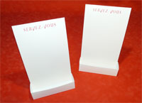 Pr�sentoir pour flyers A4 21x29,7 cm avec impression sur le fronton